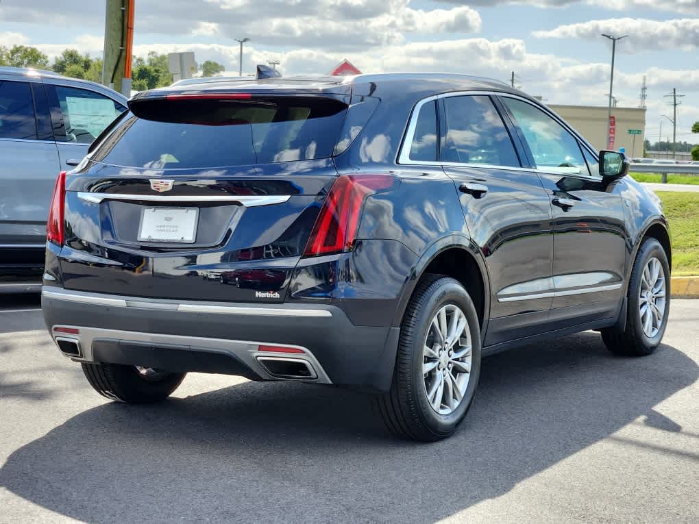 2022 Cadillac XT5 Premium Luxury photo 3
