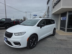 2026 Chrysler Pacifica LIMITED AWD Passenger Van
