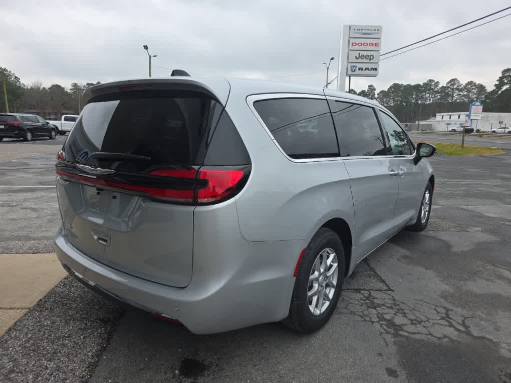 2026 Chrysler Pacifica Select - Photo 7
