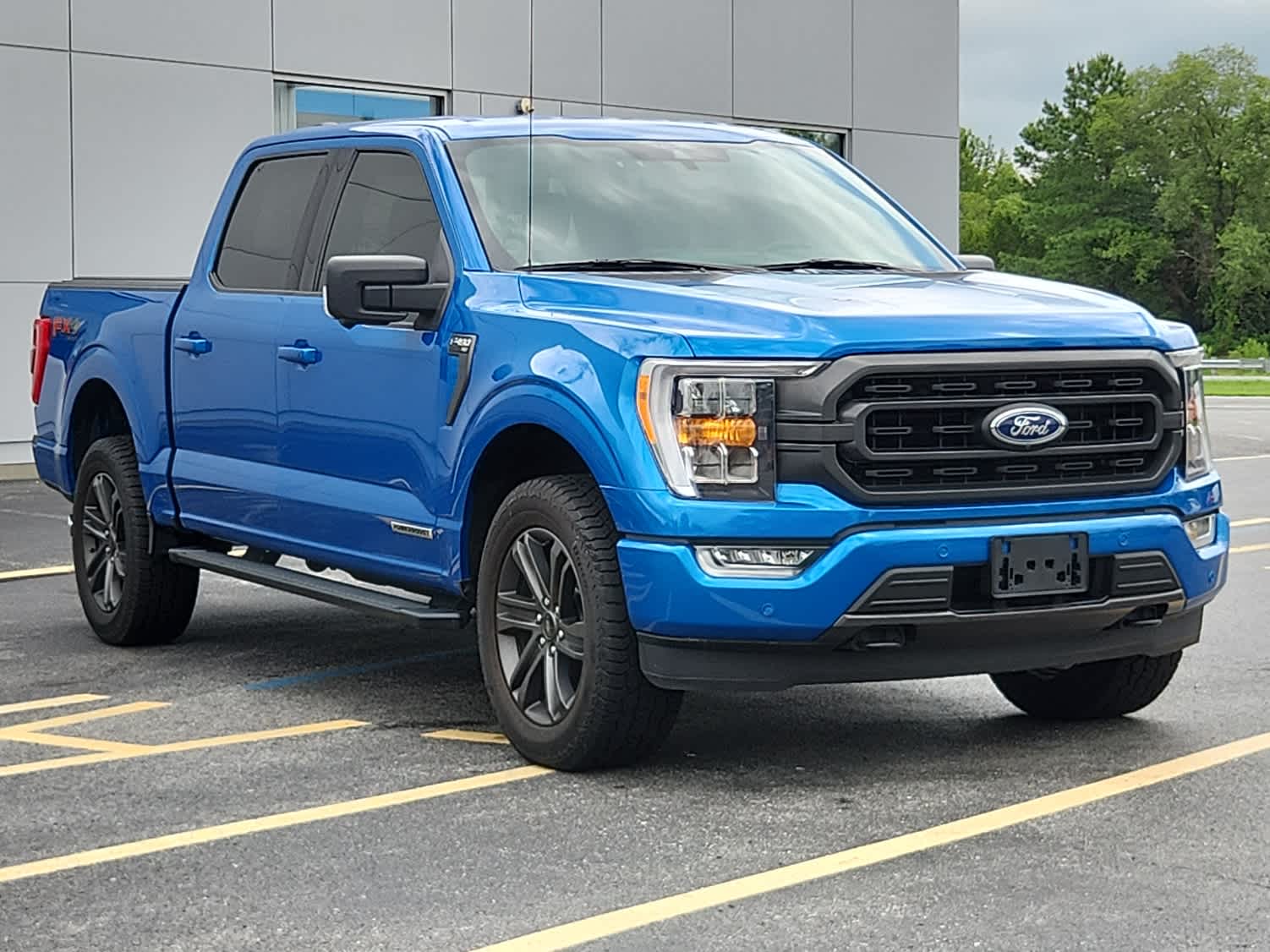 2021 Ford F-150 XLT photo 2