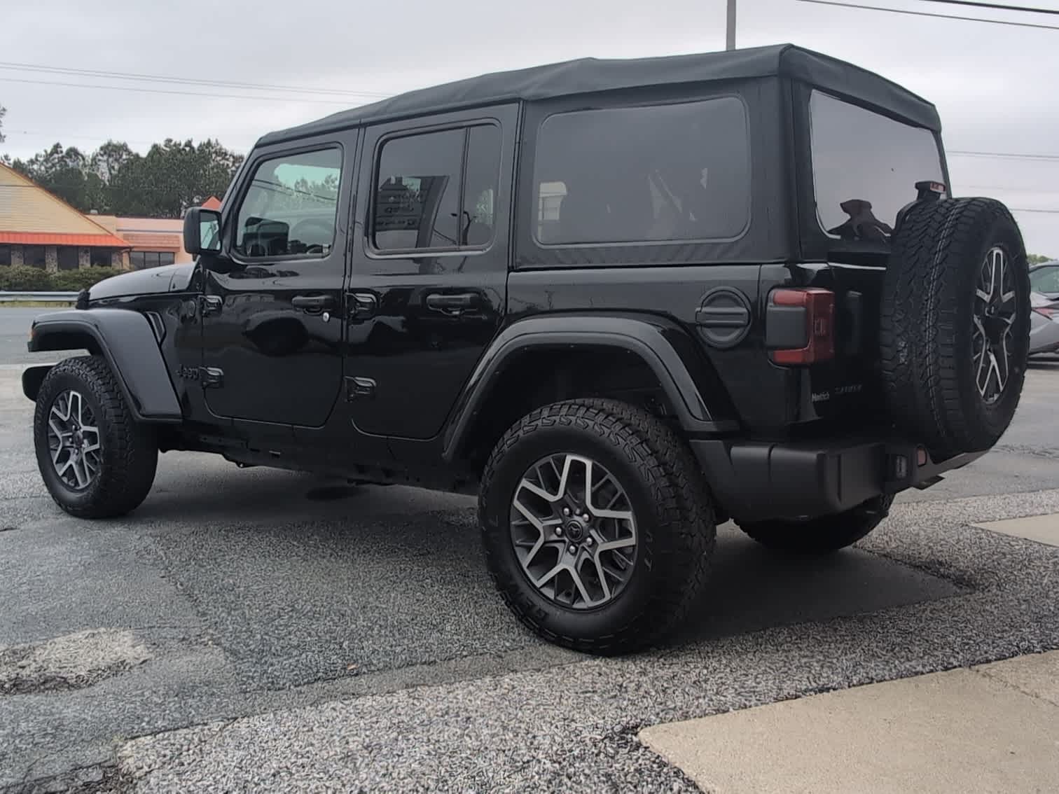2025 Jeep Wrangler 4-Door Sahara - Photo 10