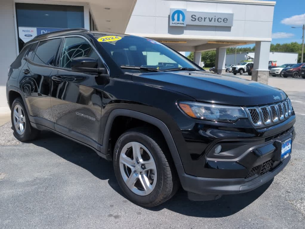 Used 2024 Jeep Compass Latitude SUV