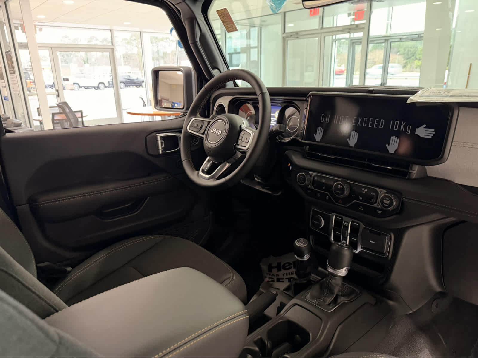 2025 Jeep Wrangler 4-Door Sahara - Photo 27