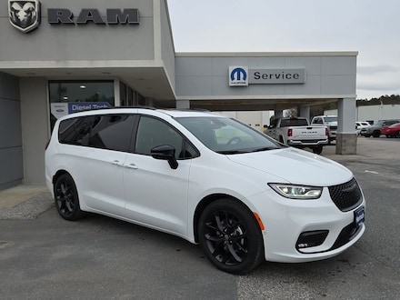 2026 Chrysler Pacifica LIMITED Passenger Van