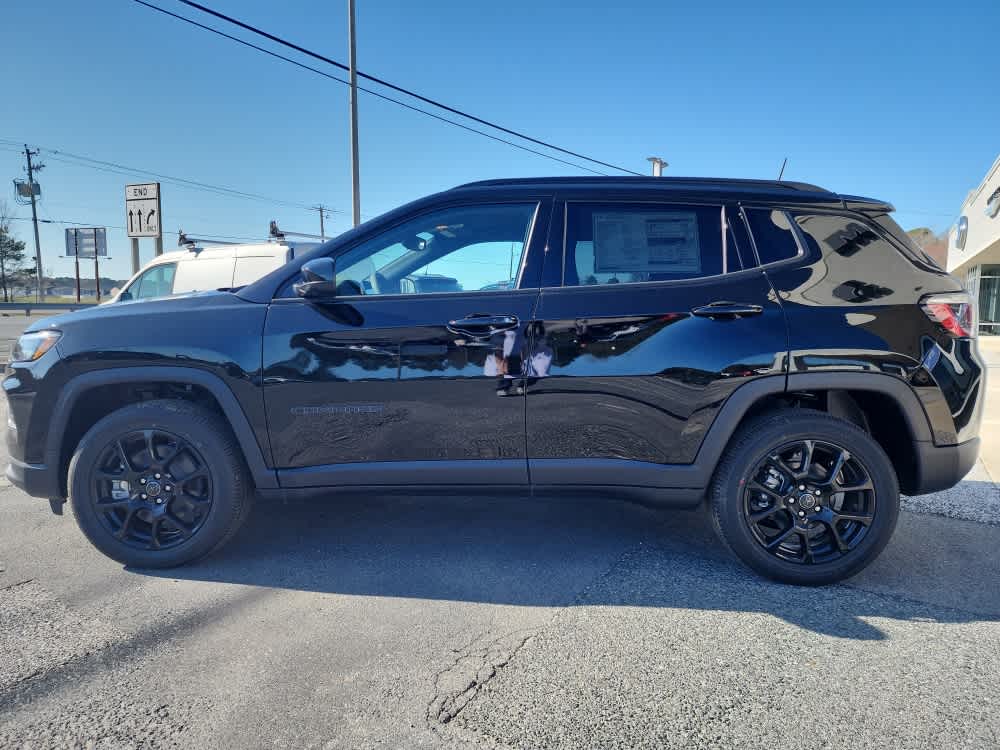 2025 Jeep Compass Latitude photo 2