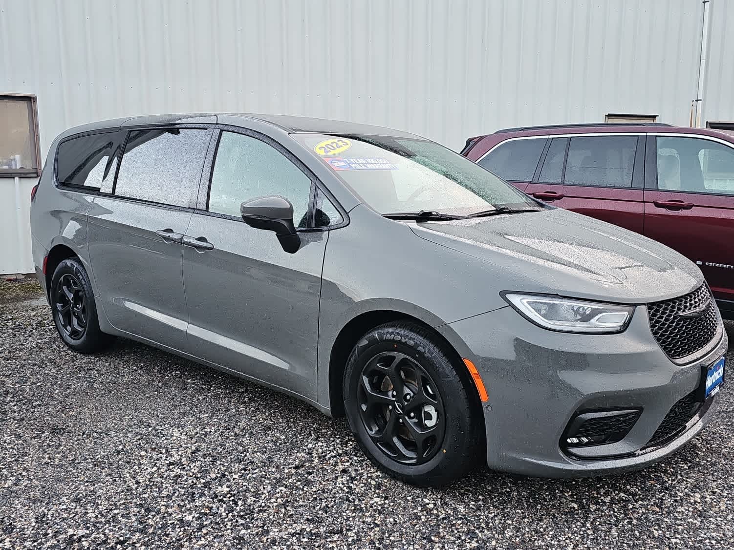 2023 Chrysler Pacifica Hybrid Touring L's photo