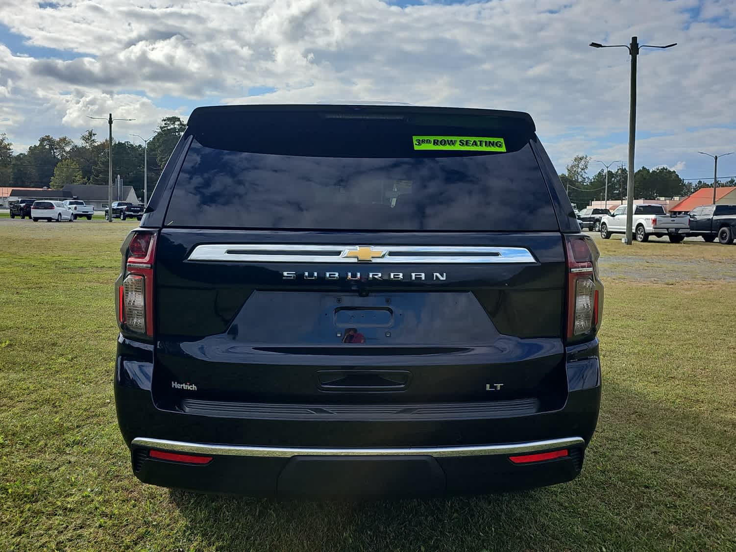 2023 Chevrolet Suburban LT photo 4