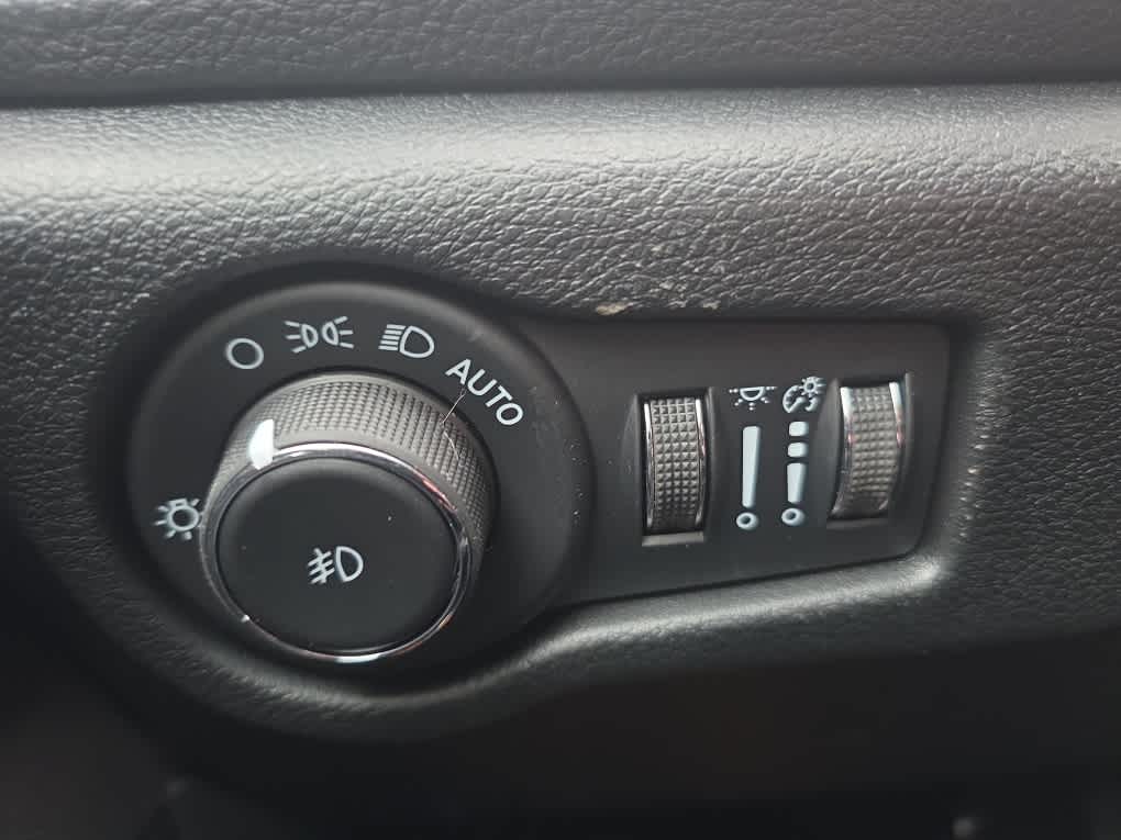 2026 Chrysler Pacifica Select - Photo 26