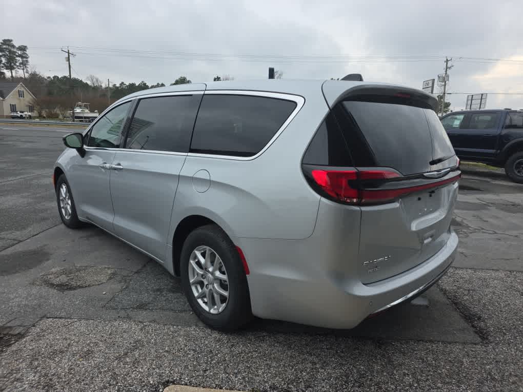 2026 Chrysler Pacifica Select - Photo 5