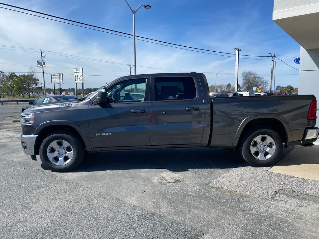 New 2025 Ram 1500 BIG HORN CREW CAB 4X4 6'4 BOX Pickup