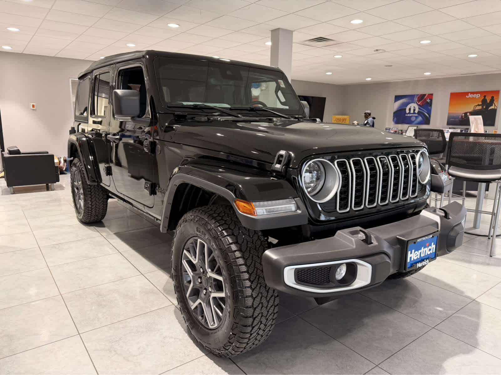 2025 Jeep Wrangler 4-Door Sahara - Photo 14