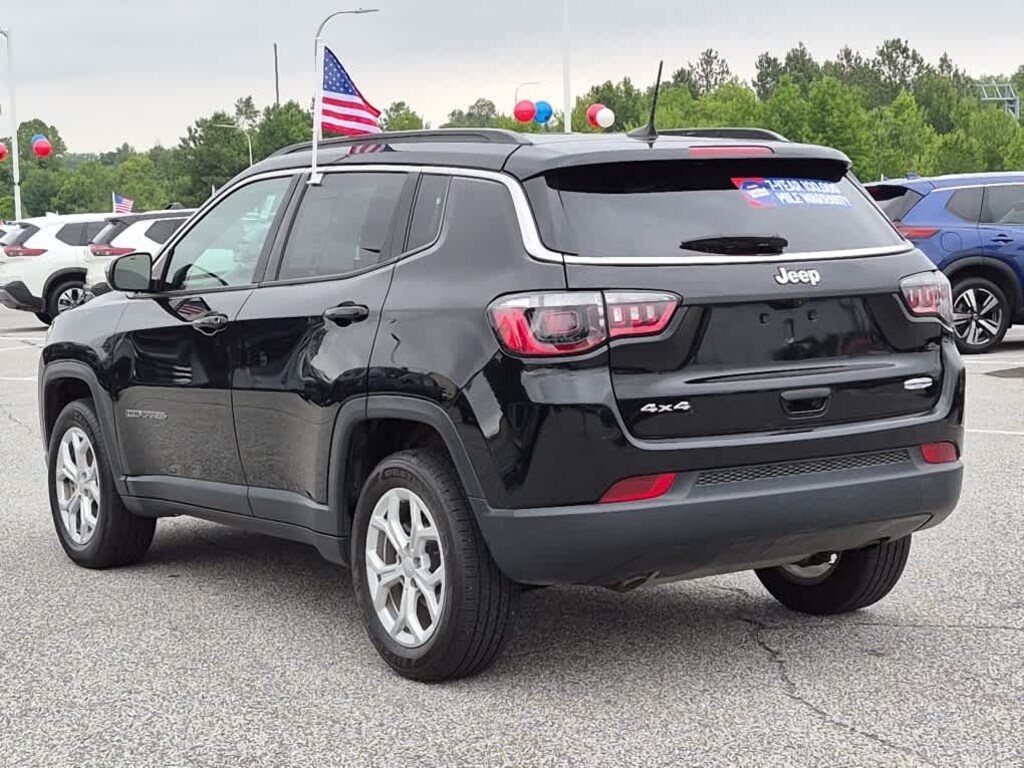 Used 2024 Jeep Compass Latitude SUV