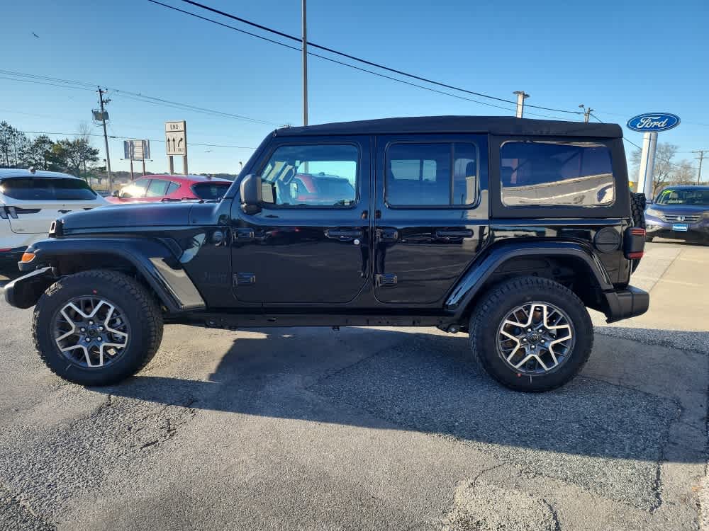 2025 Jeep Wrangler Sahara photo 2