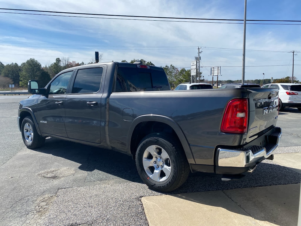 New 2025 Ram 1500 BIG HORN CREW CAB 4X4 6'4 BOX Pickup