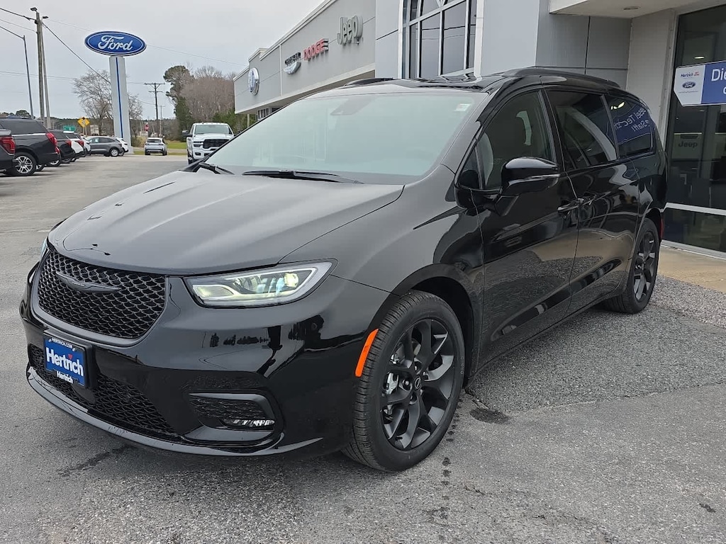 New 2026 Chrysler Pacifica LIMITED Passenger Van