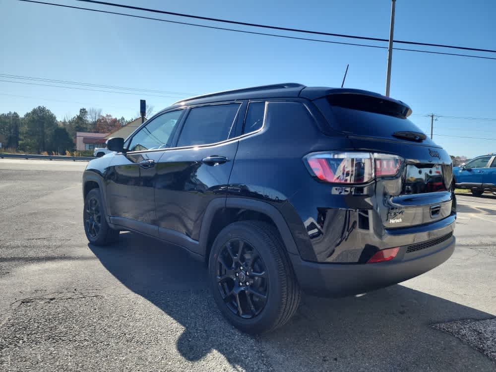 2025 Jeep Compass Latitude photo 3