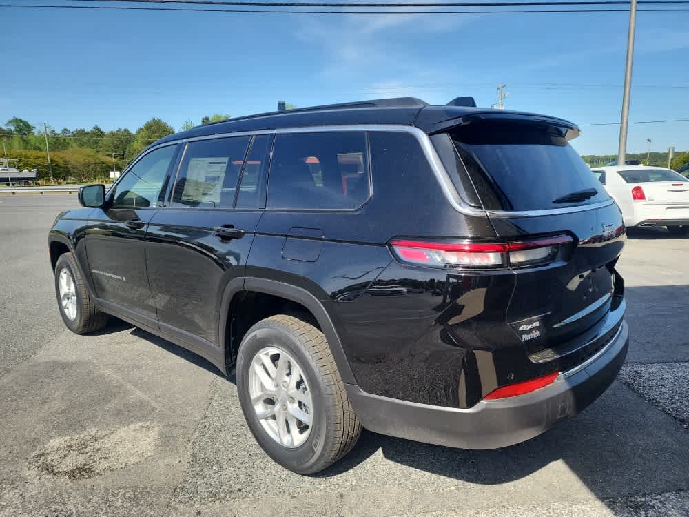 2025 Jeep Grand Cherokee Laredo X photo 3