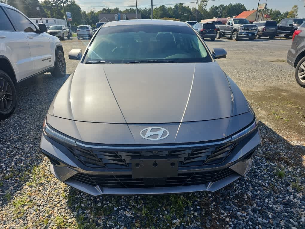 2024 Hyundai Elantra Limited photo 2