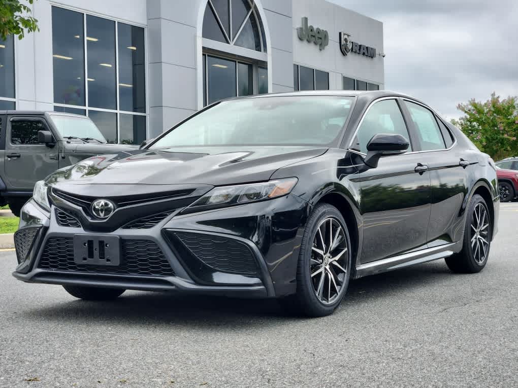 2024 Toyota Camry SE photo 2