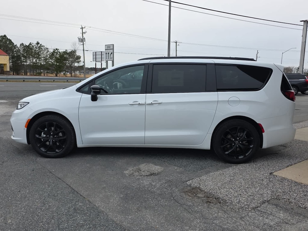New 2026 Chrysler Pacifica LIMITED Passenger Van