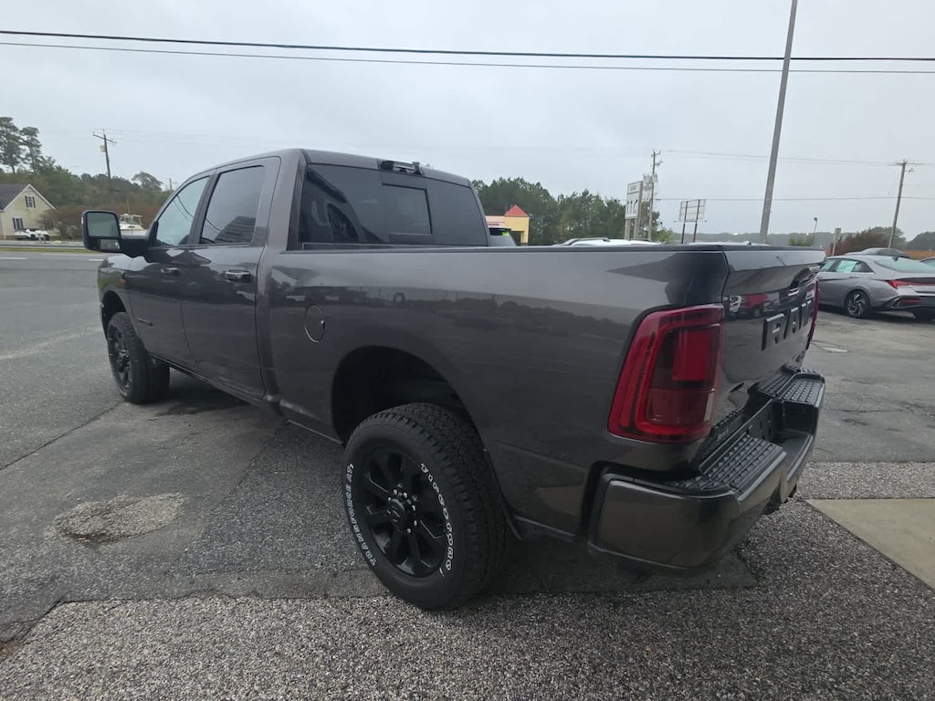 New 2025 Ram 2500 LARAMIE CREW CAB 4X4 6'4 BOX Pickup