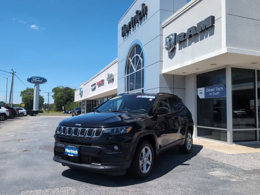 Used 2024 Jeep Compass Latitude SUV