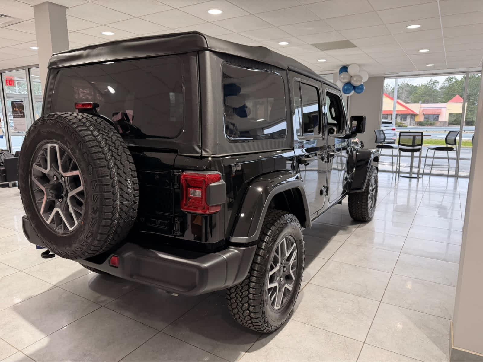 2025 Jeep Wrangler 4-Door Sahara - Photo 19