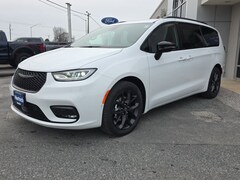 2026 Chrysler Pacifica LIMITED Passenger Van