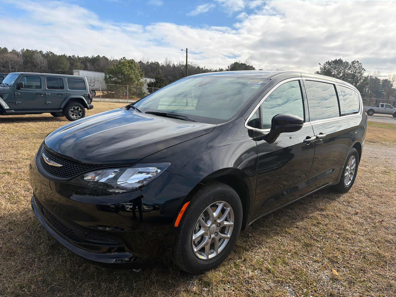 2026 Chrysler Voyager LX's photo