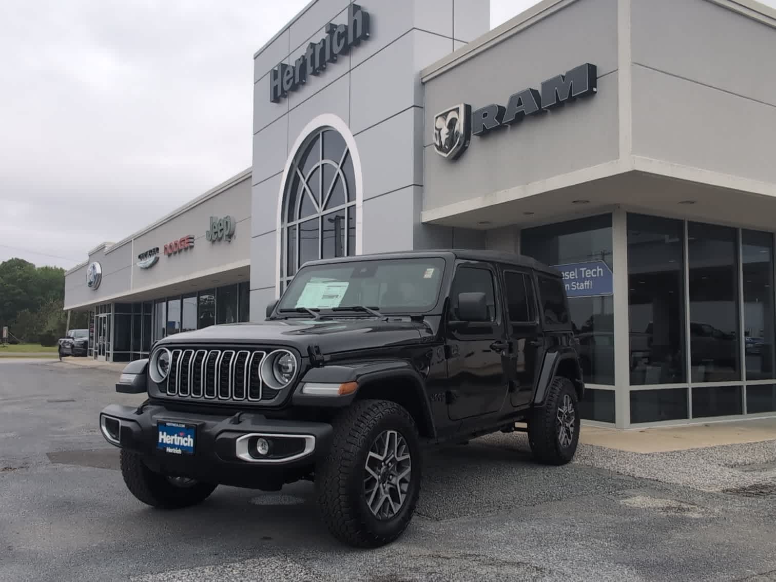 2025 Jeep Wrangler 4-Door Sahara - Photo 3