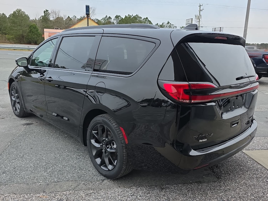 New 2026 Chrysler Pacifica LIMITED Passenger Van