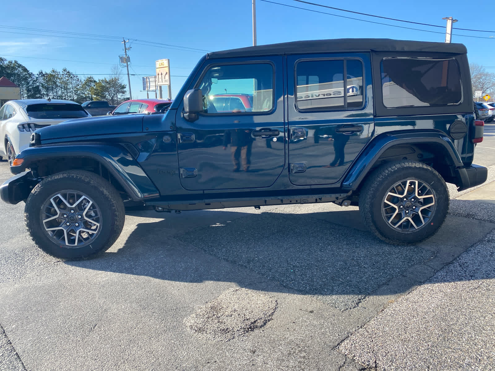 2025 Jeep Wrangler Sahara photo 2