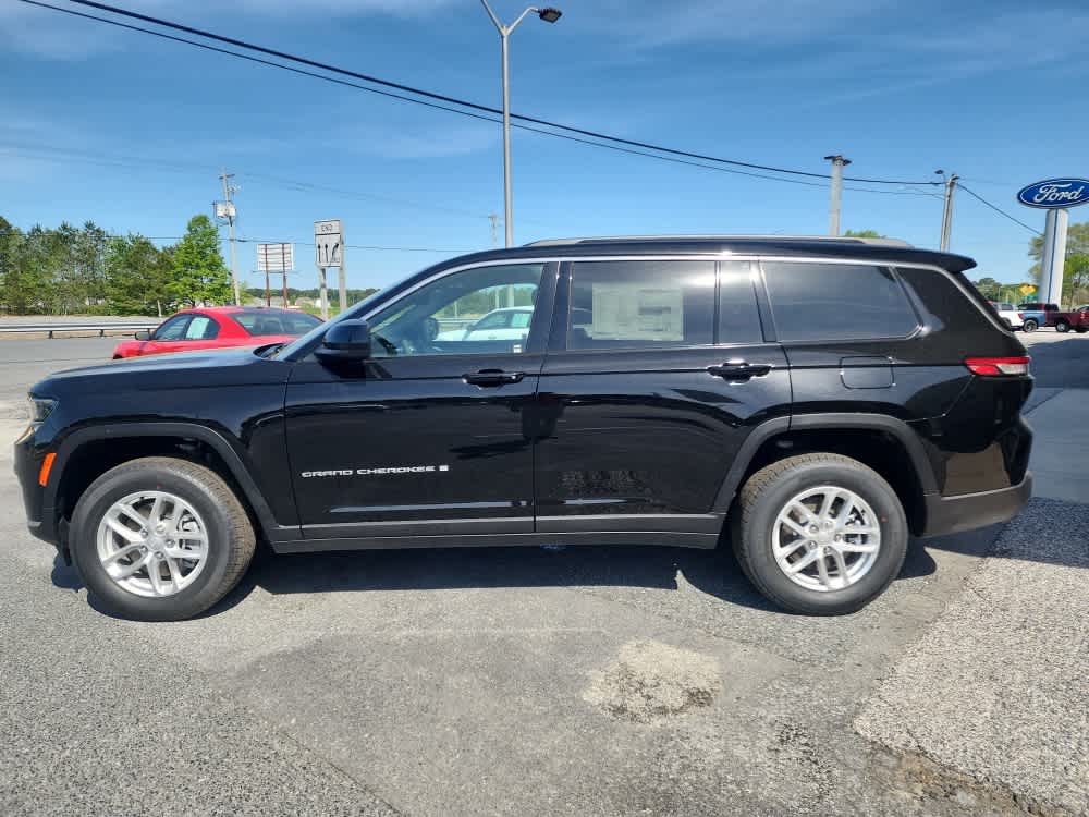 2025 Jeep Grand Cherokee Laredo X photo 2