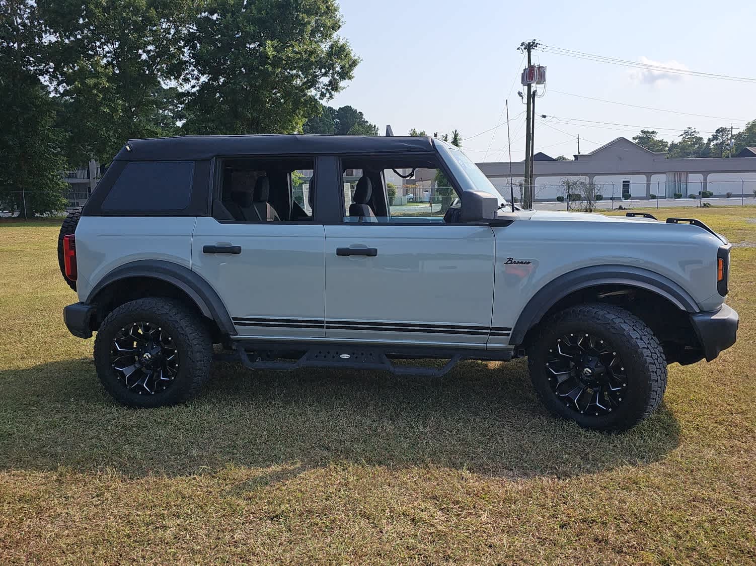 2022 Ford Bronco Base photo 4