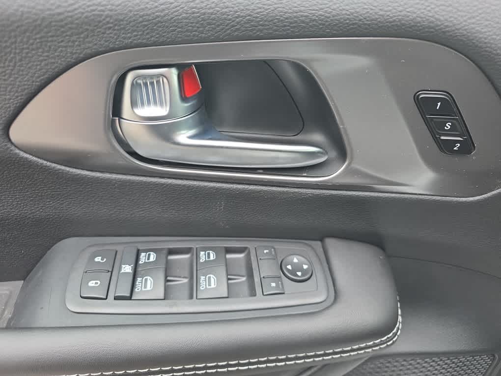 2026 Chrysler Pacifica Select - Photo 16