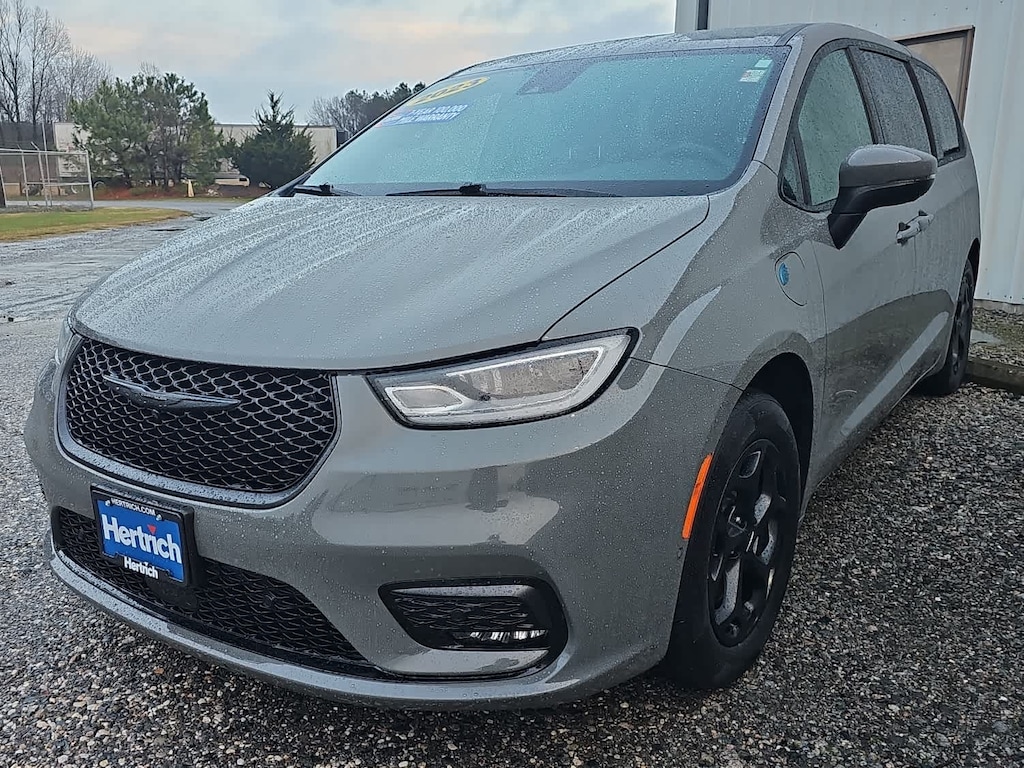 Used 2023 Chrysler Pacifica Plug-In Hybrid Touring L Van Passenger Van
