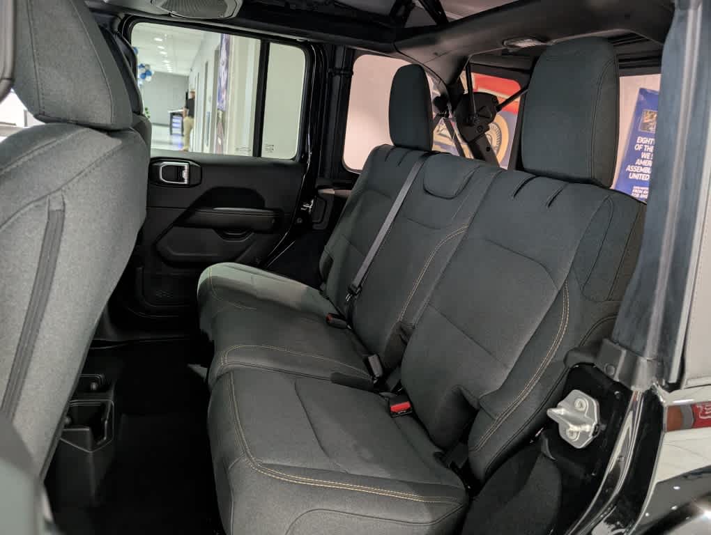 2025 Jeep Wrangler 4-Door Sahara - Photo 40