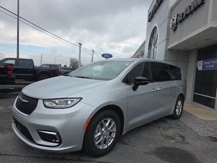 2026 Chrysler Pacifica SELECT Passenger Van