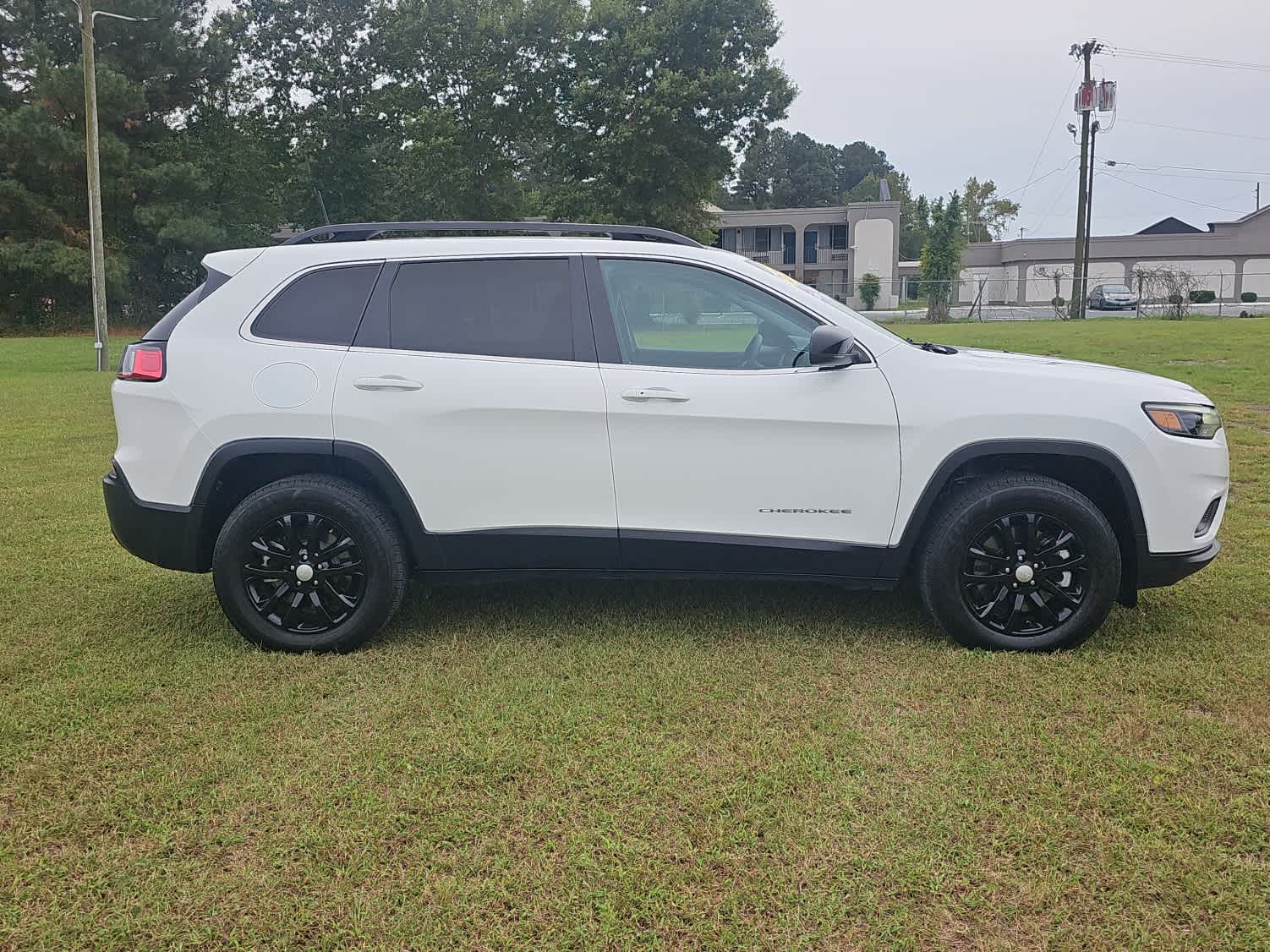 2022 Jeep Cherokee Latitude Lux photo 3