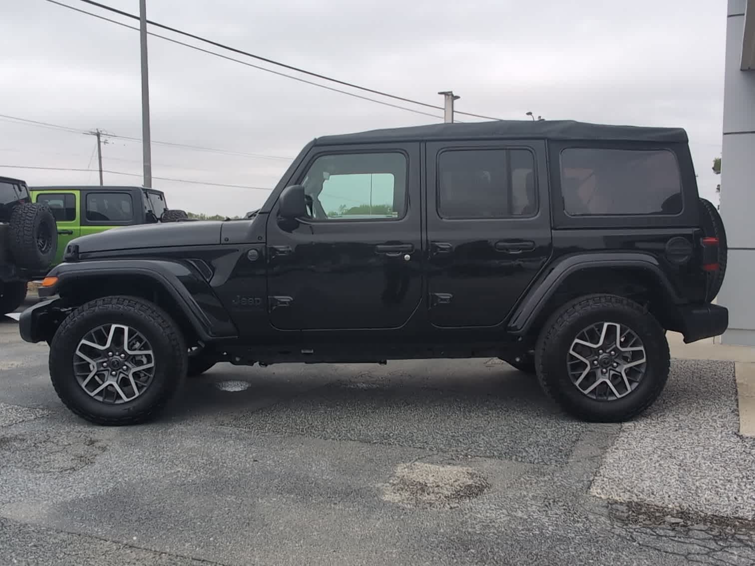 2025 Jeep Wrangler 4-Door Sahara - Photo 2