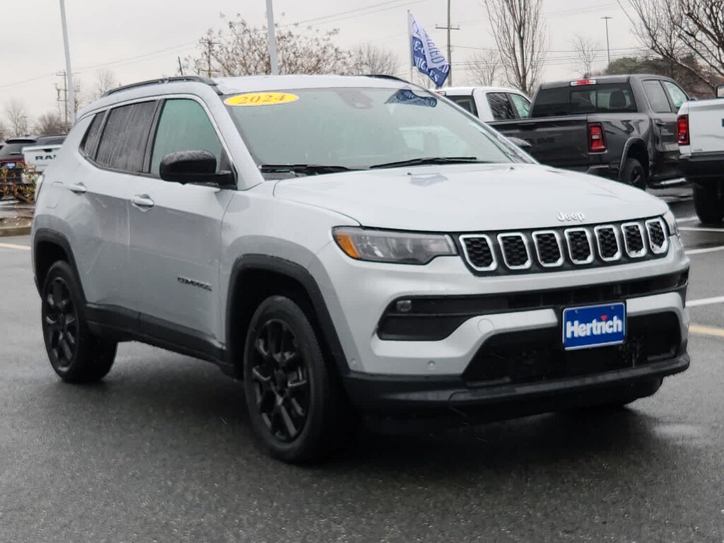 Used 2024 Jeep Compass Latitude Lux SUV