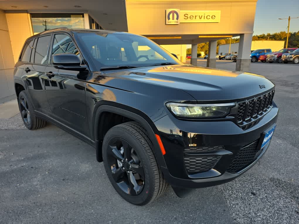 2025 Jeep Grand Cherokee Altitude's photo