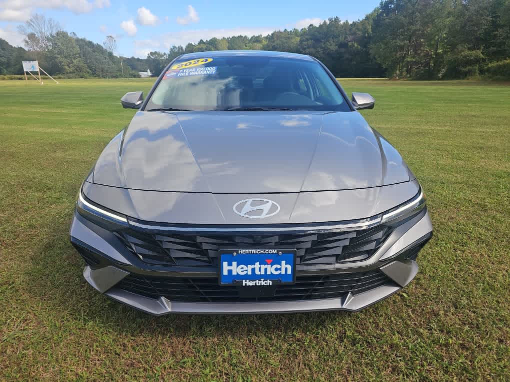 2024 Hyundai Elantra Limited photo 2