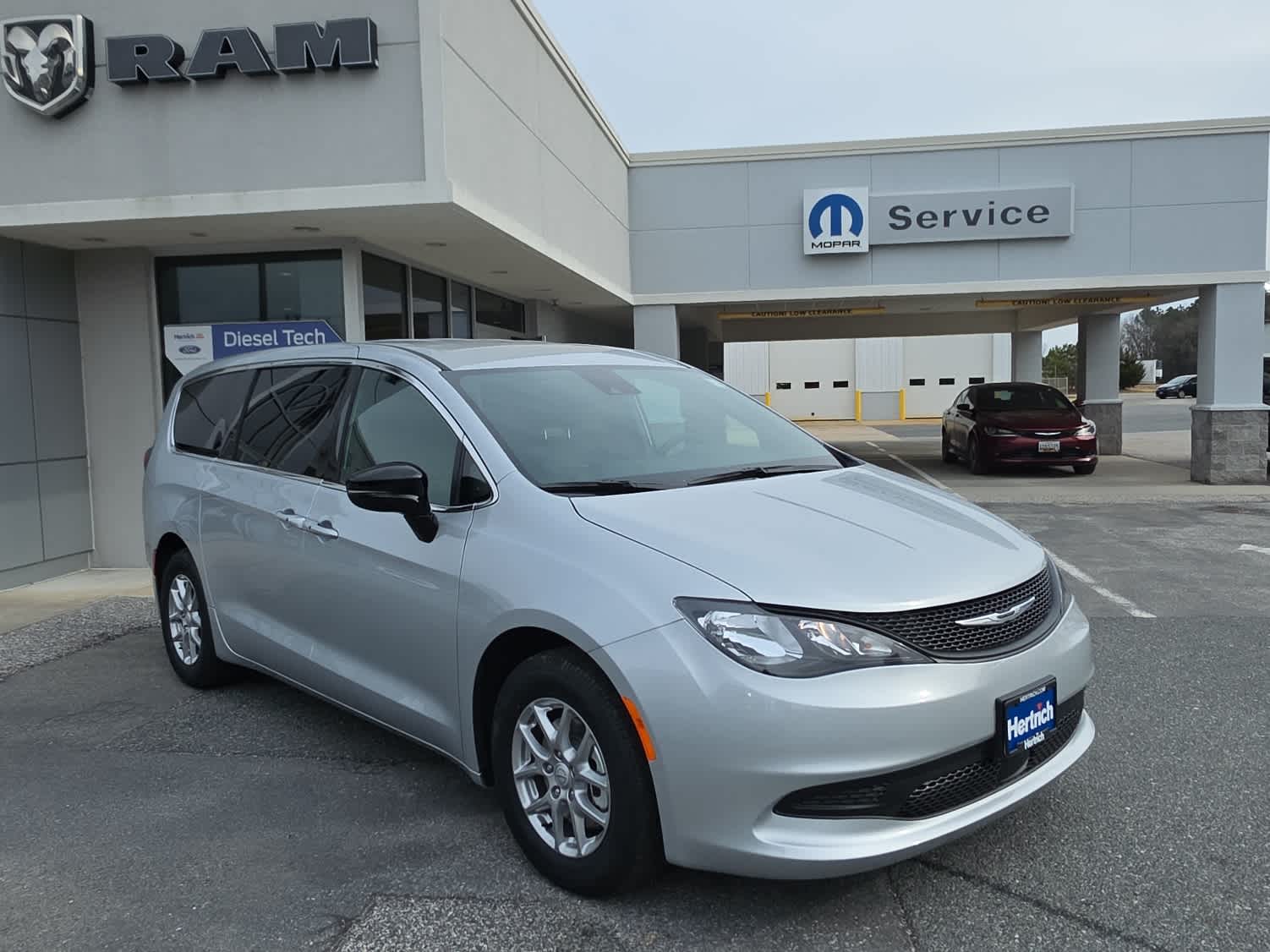 2026 Chrysler Voyager LX's photo