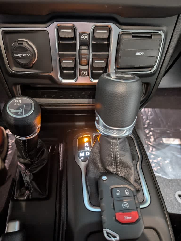 2025 Jeep Wrangler 4-Door Sahara - Photo 36