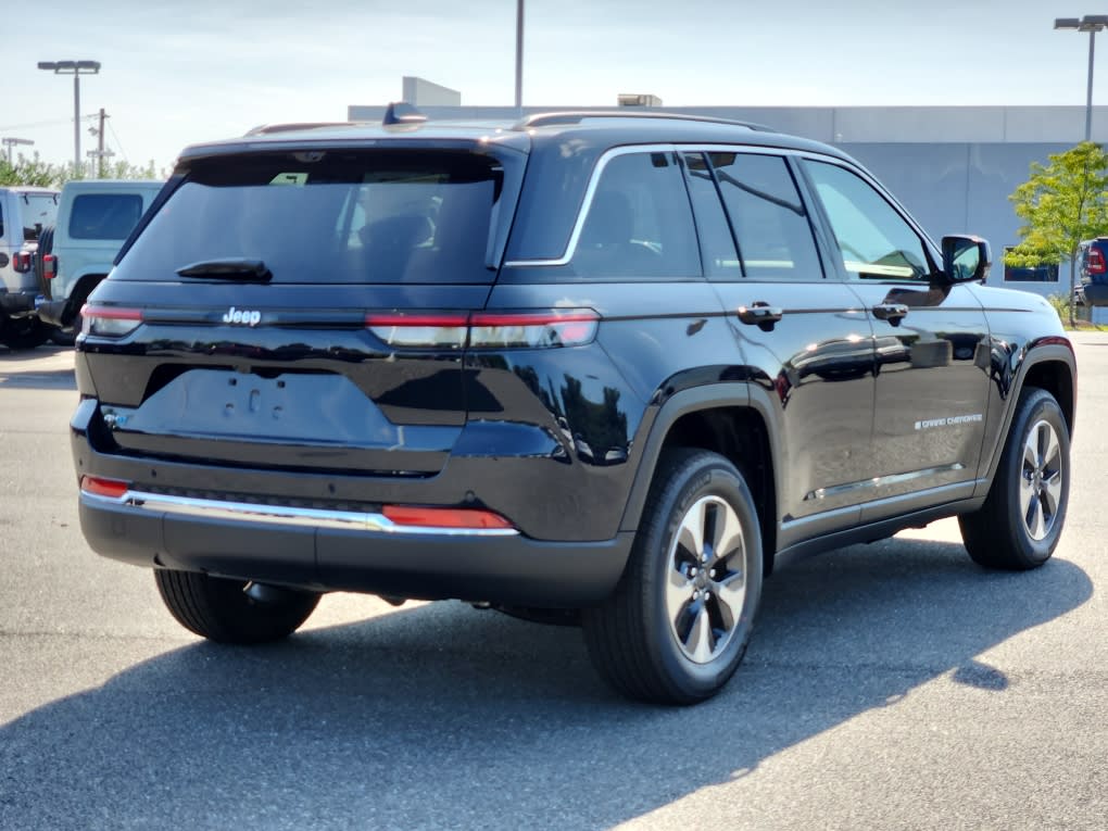 2023 Jeep Cherokee 4xe photo 3