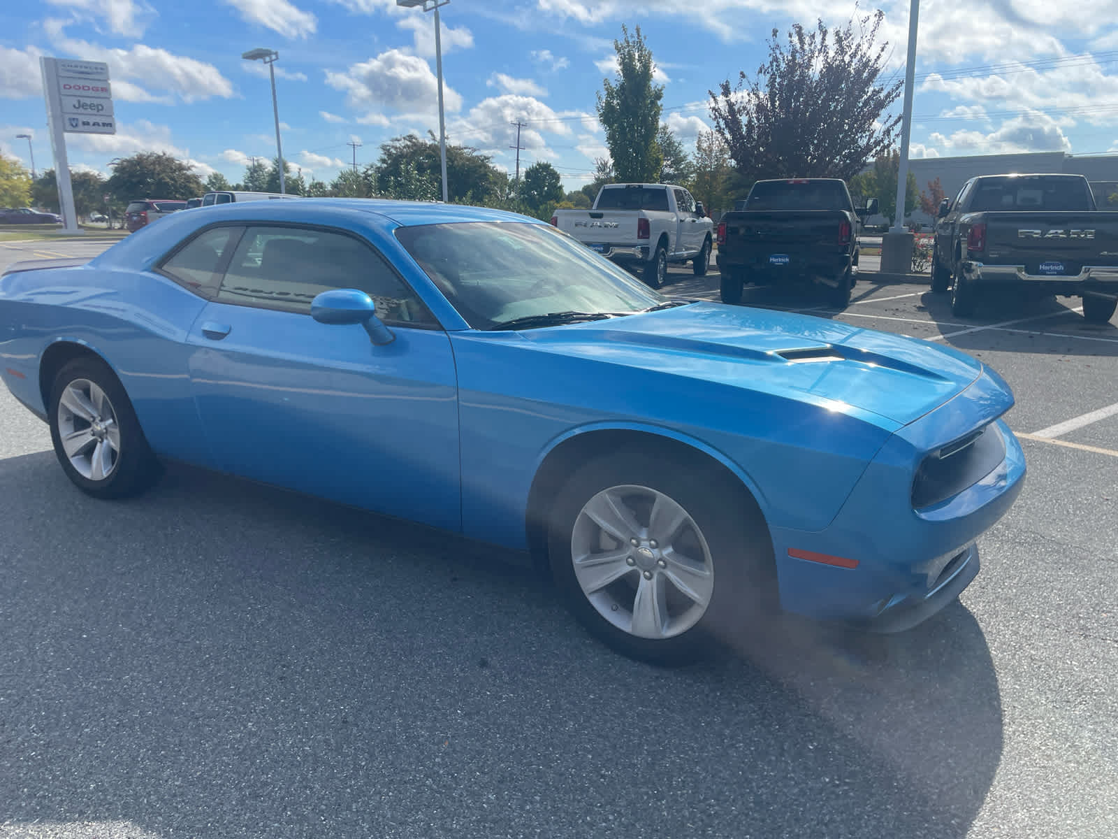 2023 Dodge Challenger SXT photo 3