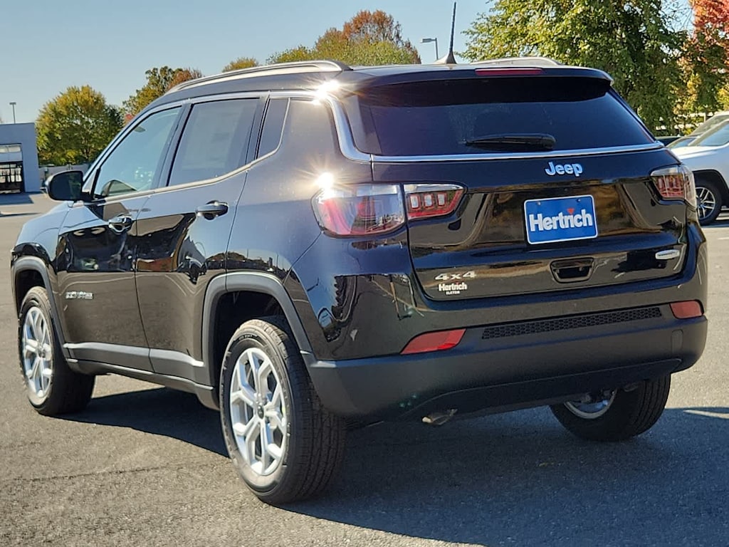 Used 2025 Jeep Compass Latitude SUV