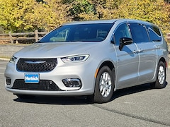 2026 Chrysler Pacifica Select Passenger Van