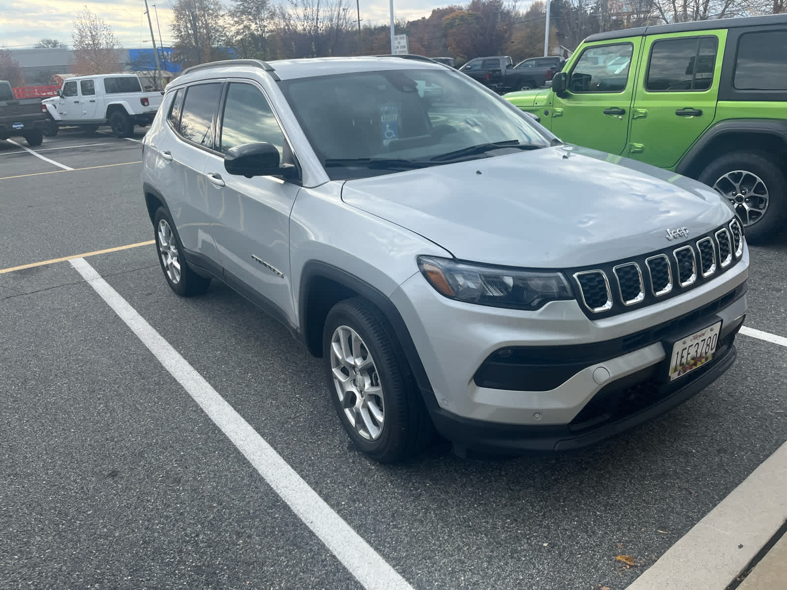 2024 Jeep Compass Latitude Lux photo 3